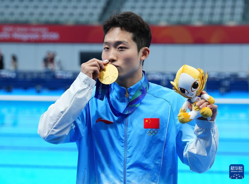 黄金城集团推出中国领先概念的图形化网络虚拟社区游戏“网络硅谷”图片展示